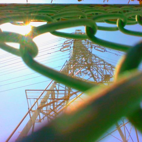 夏の日の鉄塔